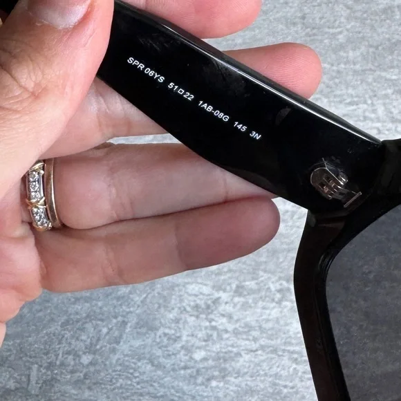 Prada black sunglasses - Picture 4 of 10